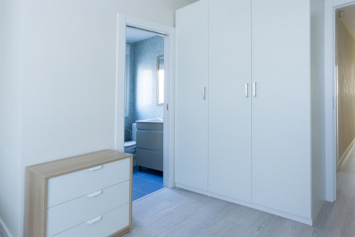 Spacious Ensuite Apartment with Wi-Fi in ES-Zaragoza