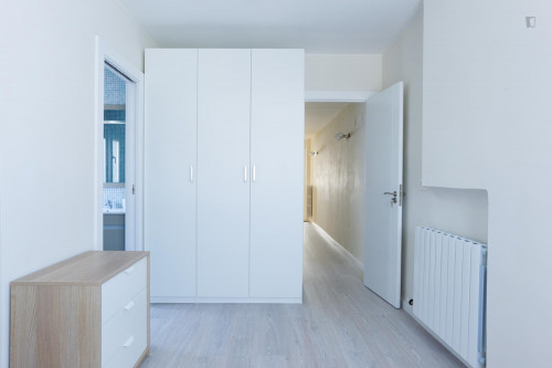 Spacious Ensuite Apartment with Wi-Fi in ES-Zaragoza