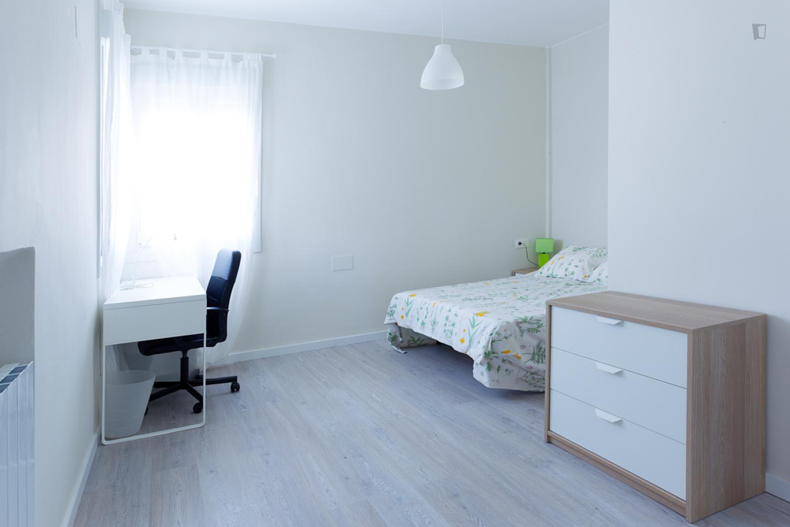  Spacious Ensuite Apartment With Wi-Fi In ES-Zaragoza  -  Spacious Ensuite Apartment with Wi-Fi in ES-Zaragoza  - Gallery -  1