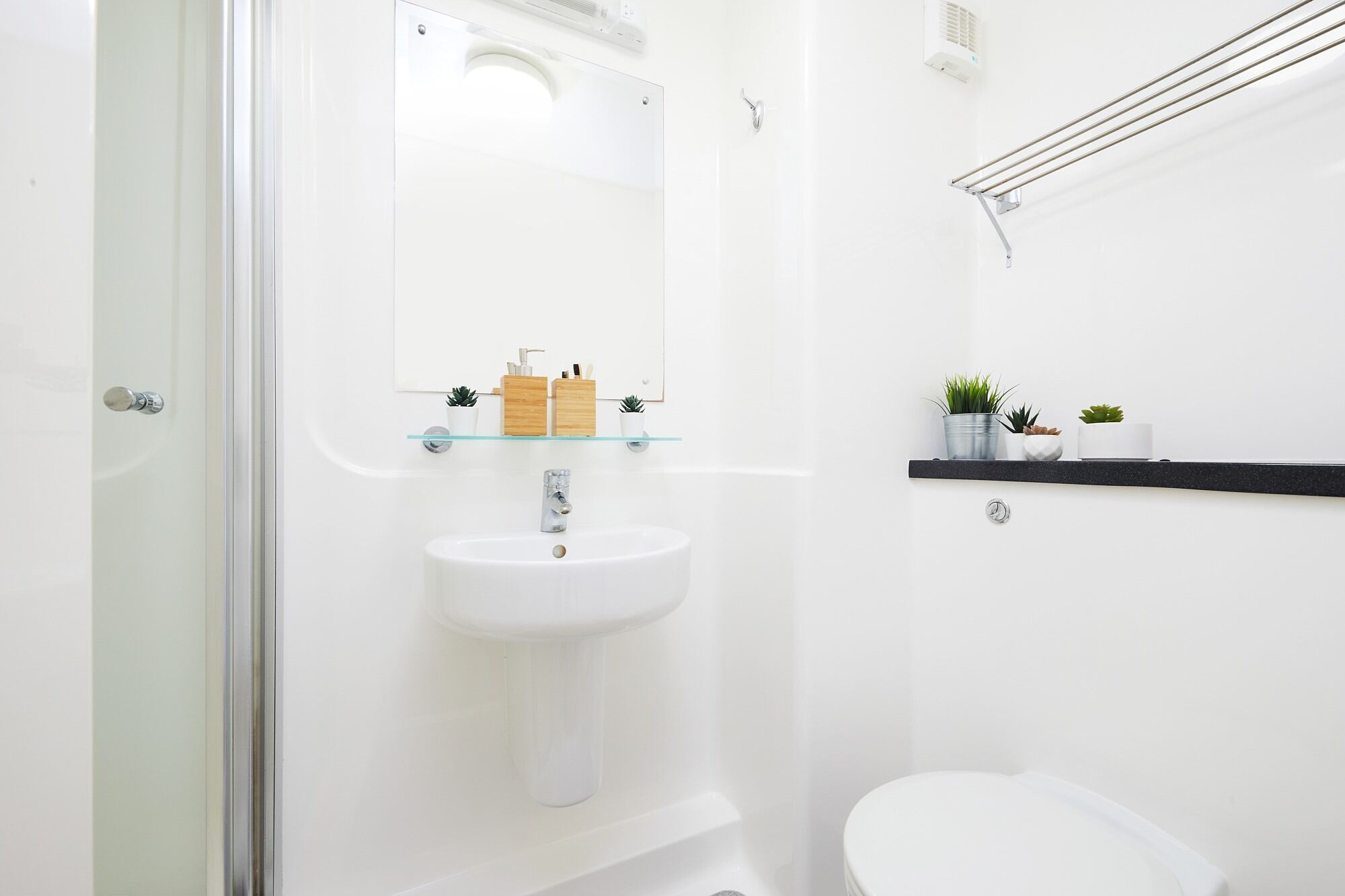 Bronze En-Suite - Collegiate Athena Hall - Gallery - 4