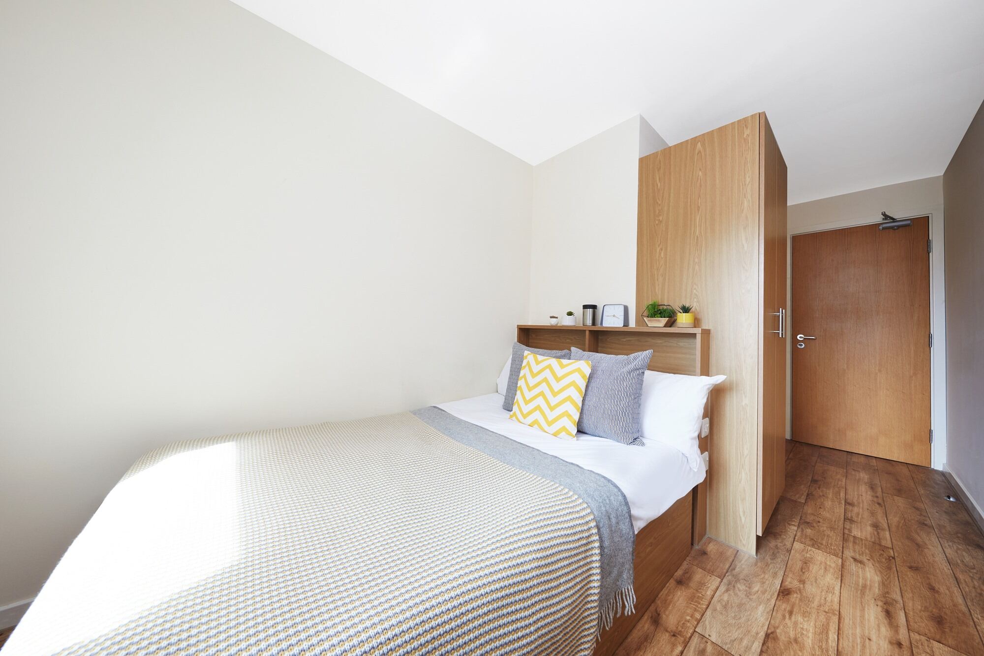  Bronze En-Suite  -  Collegiate Athena Hall  - Gallery -  3