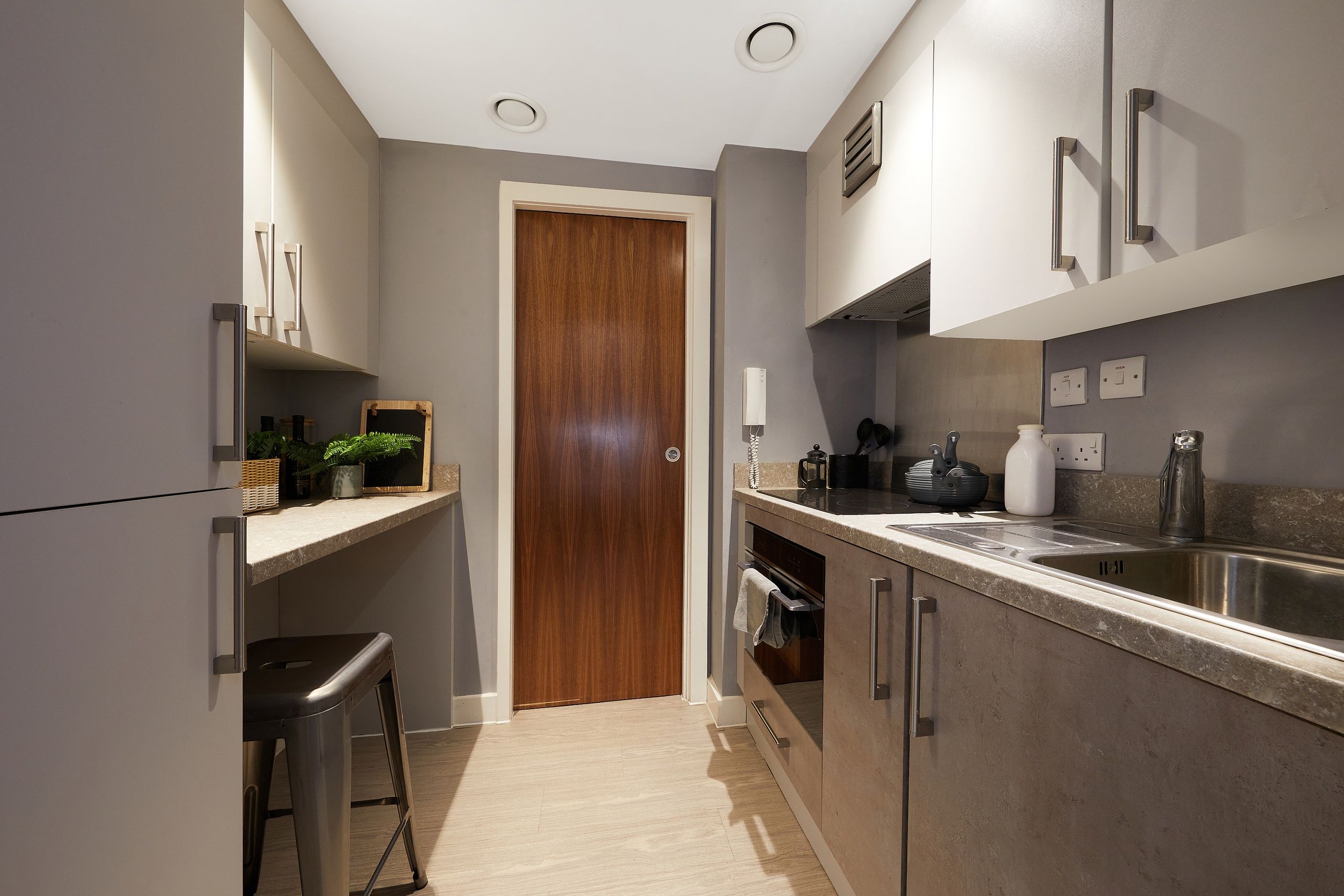 Silver 2-Bed Apartment - Collegiate Nova Nottingham - Gallery - 3