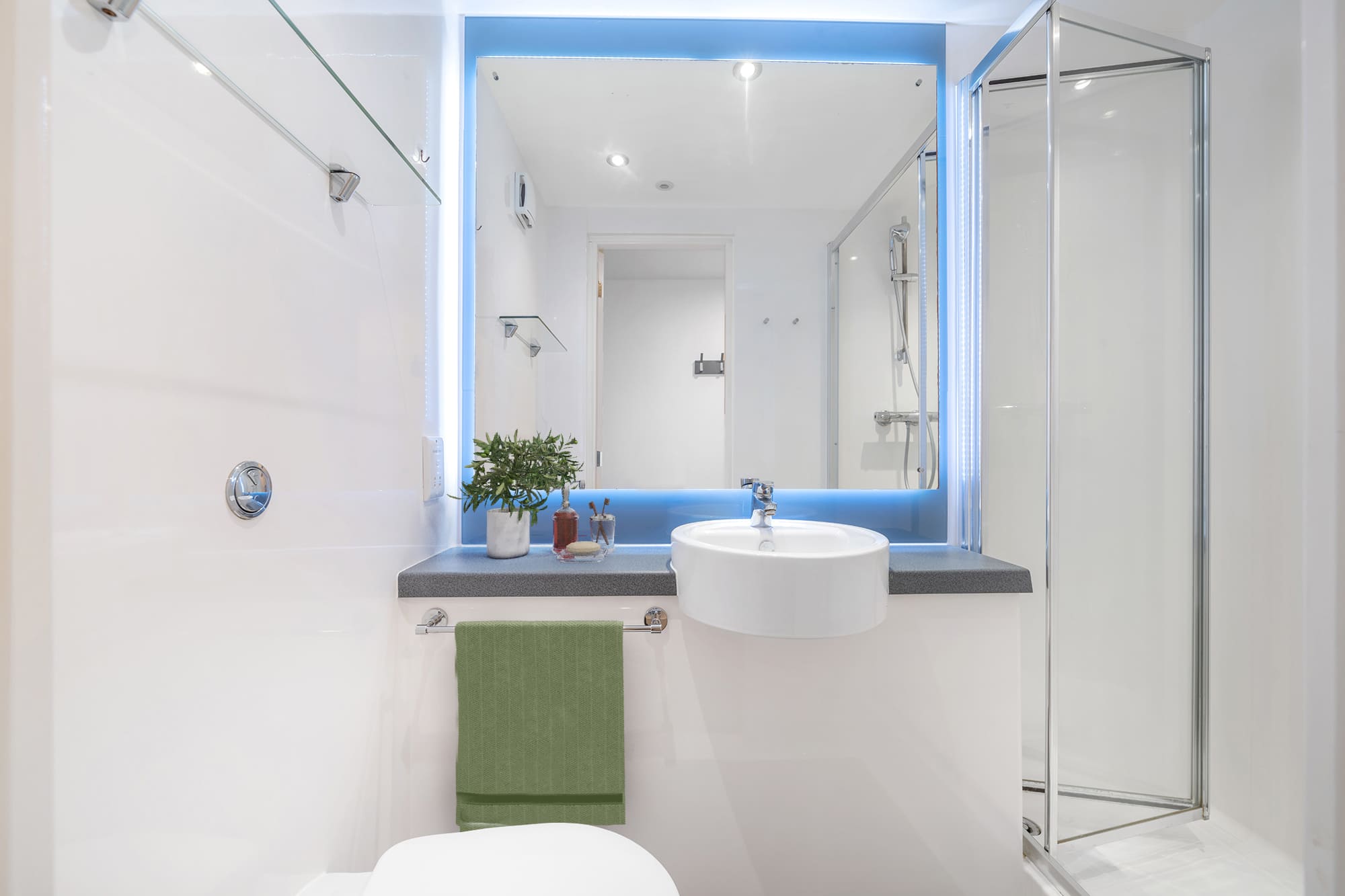  Platinum En Suite  -  Canvas Wembley  - Gallery -  3