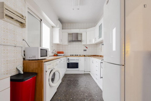 Bedroom with private bathroom in an international student flat next to UM - Gallery - 11