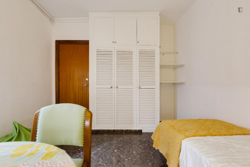 Bedroom with private bathroom in an international student flat next to UM - Gallery - 18