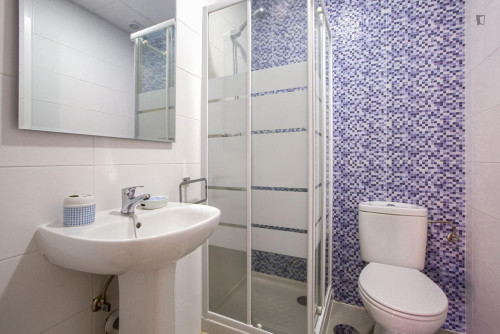 Bedroom with private bathroom in an international student flat next to UM