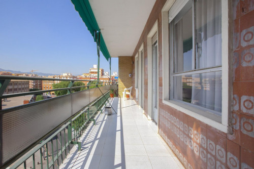 Bedroom with private bathroom in an international student flat next to UM  - Gallery -  5