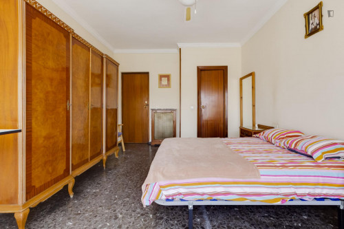 Double bedroom in the heart of student life incredible mountain and Plaza de Toros views