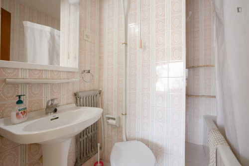 Double bedroom in the heart of student life incredible mountain and Plaza de Toros views