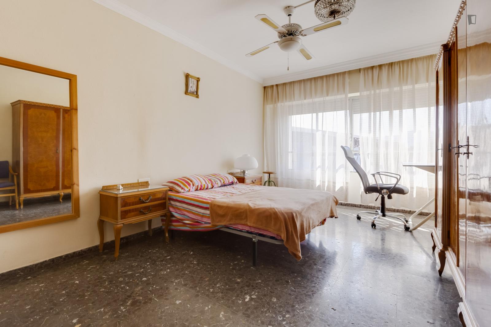  Double Bedroom In The Heart Of Student Life Incredible Mountain And Plaza De Toros Views  -  Double bedroom in the heart of student life incredible mountain and Plaza de Toros views  - Gallery -  1