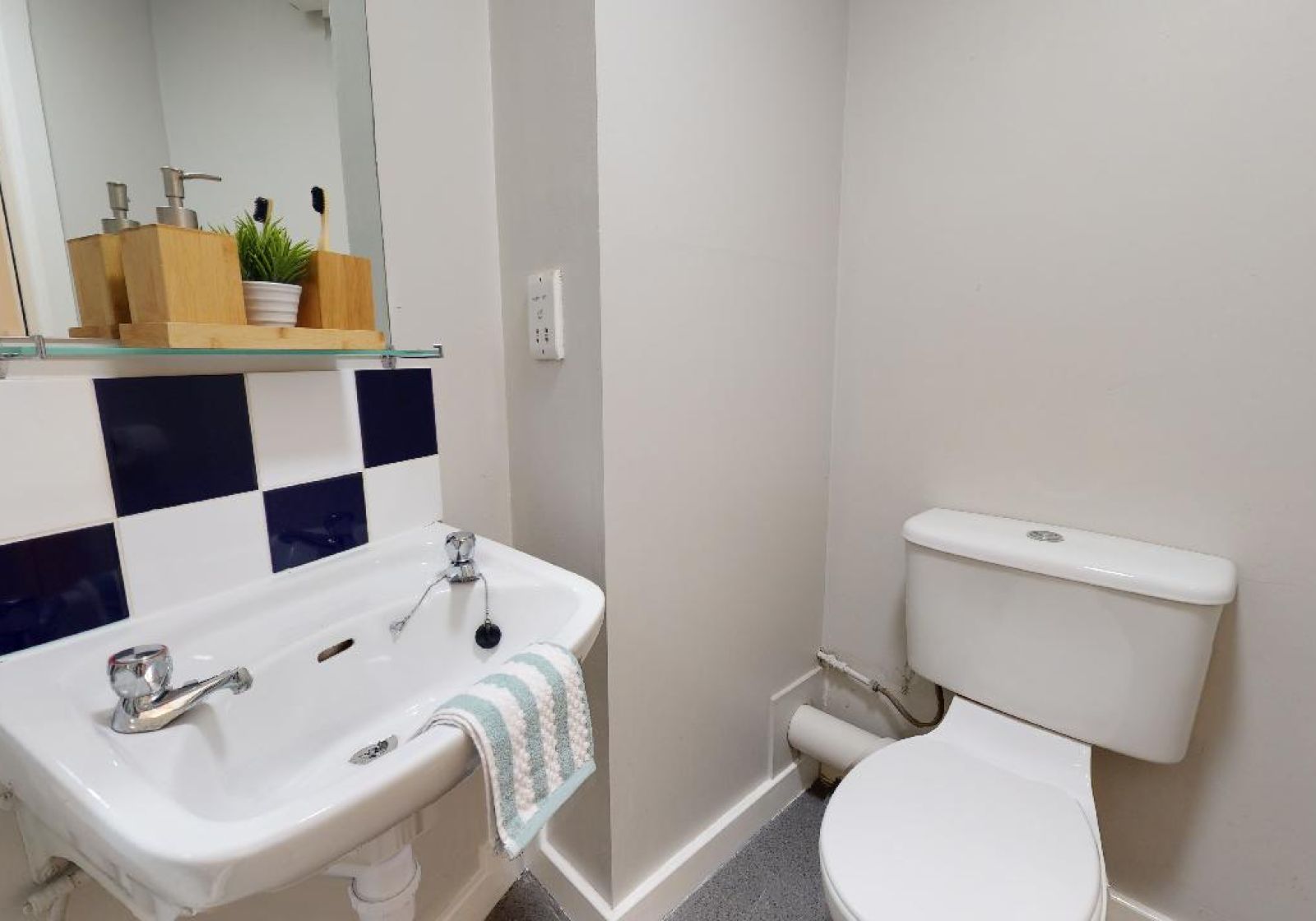  Gold Studio  -  iQ Grosvenor House  - Gallery -  5