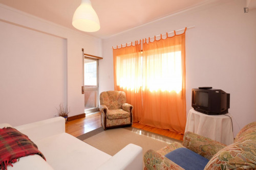 Double bedroom, with private bathroom - Gallery - 9