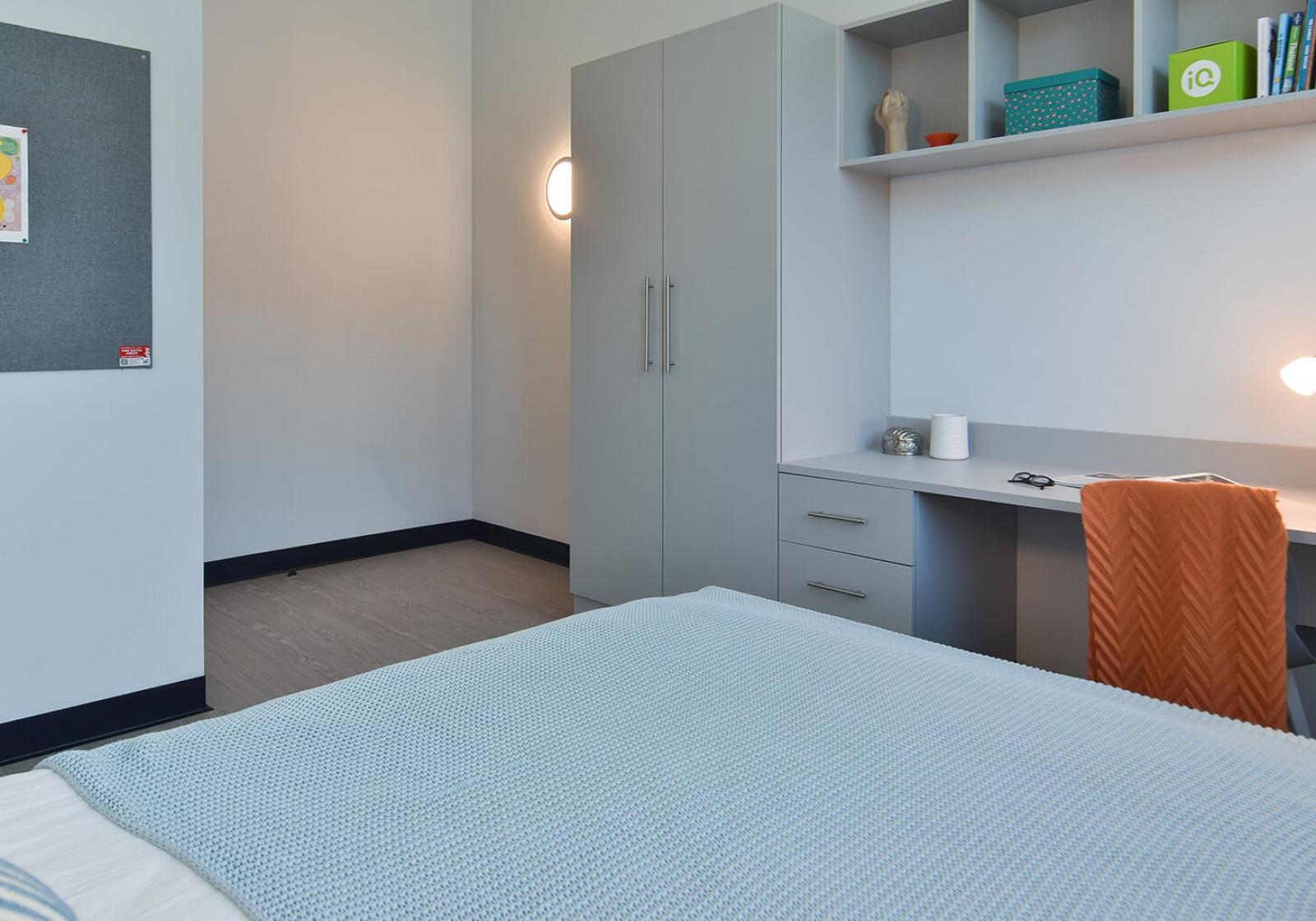 2 Bed Apartment - iQ Exchange - Gallery - 4