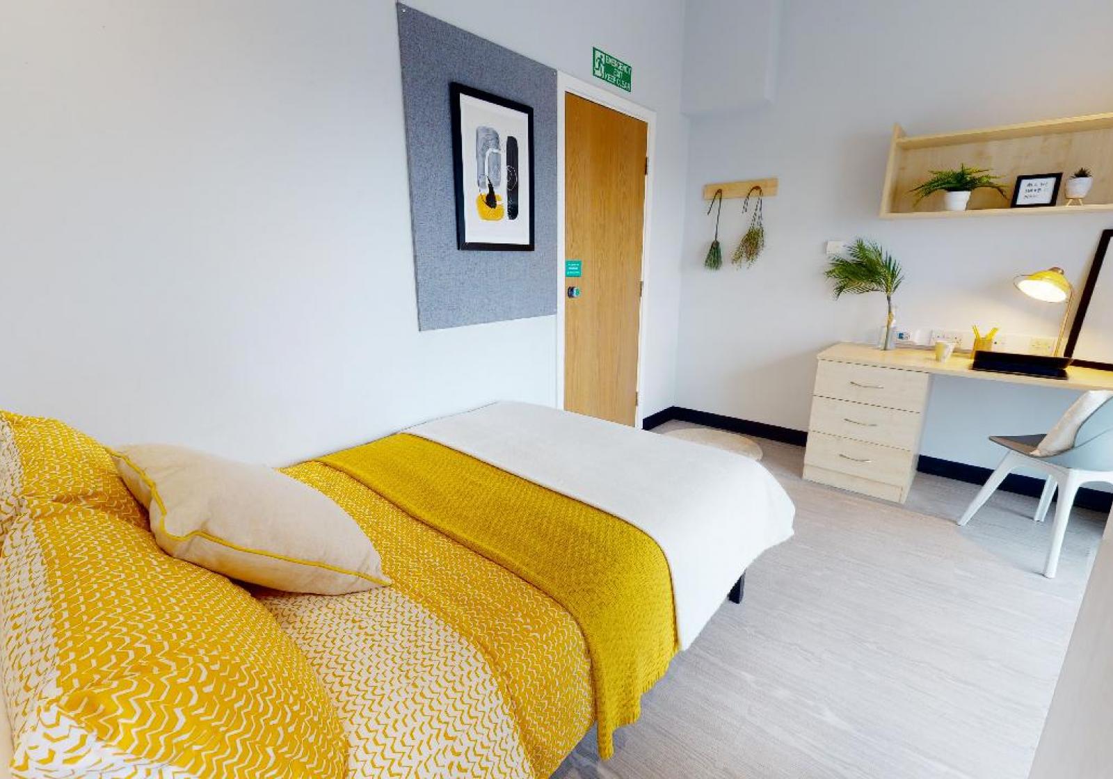  Penthouse Room  -  iQ Exchange  - Gallery -  1