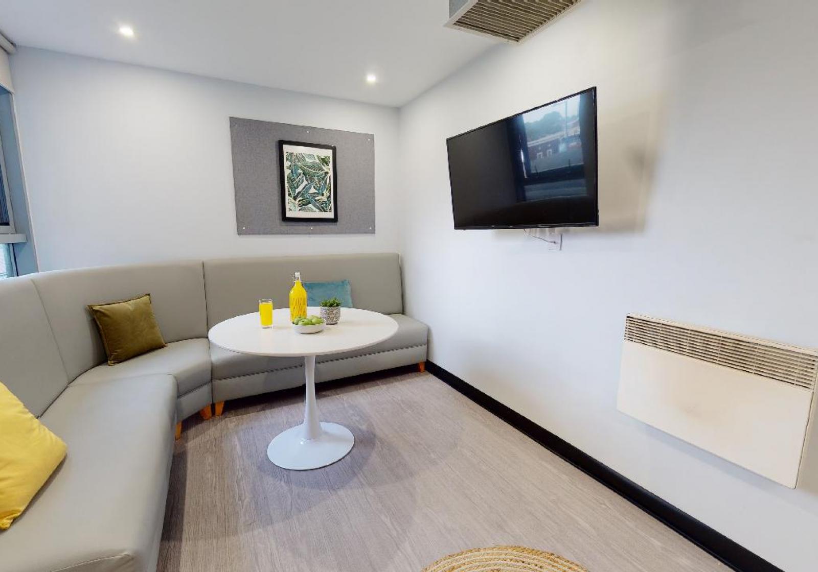 Silver En-Suite - iQ Exchange - Gallery - 6