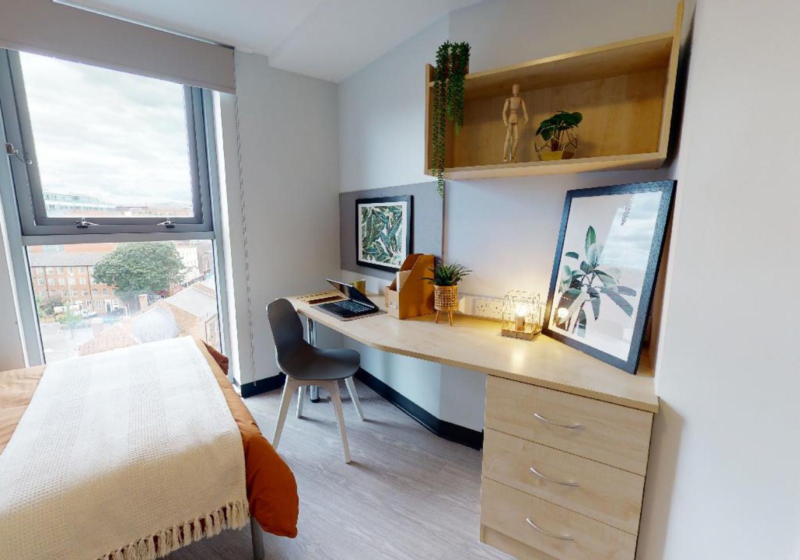  Silver En-Suite  -  iQ Exchange  - Gallery -  2