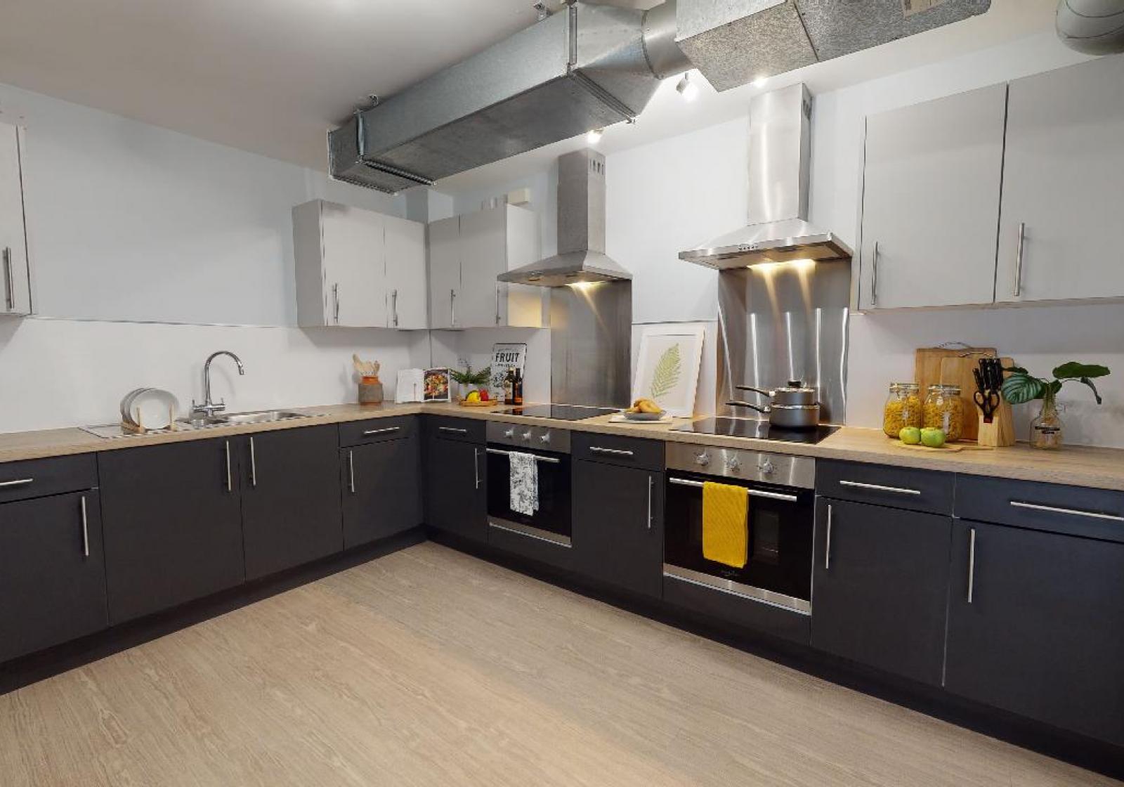 Silver En-Suite - iQ Exchange - Gallery - 5