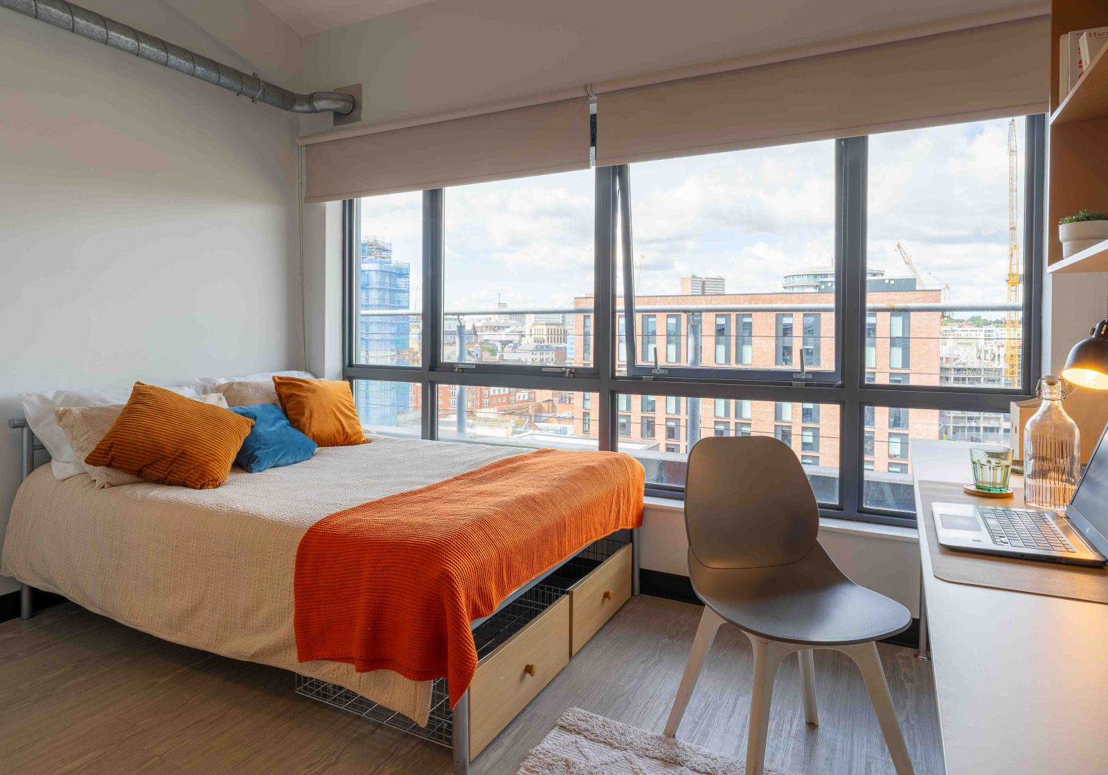 Gold En-Suite - iQ Exchange - Gallery - 1