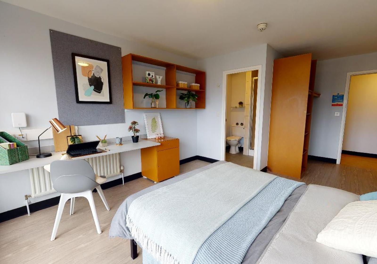 Platinum En-Suite - iQ Exchange - Gallery - 1