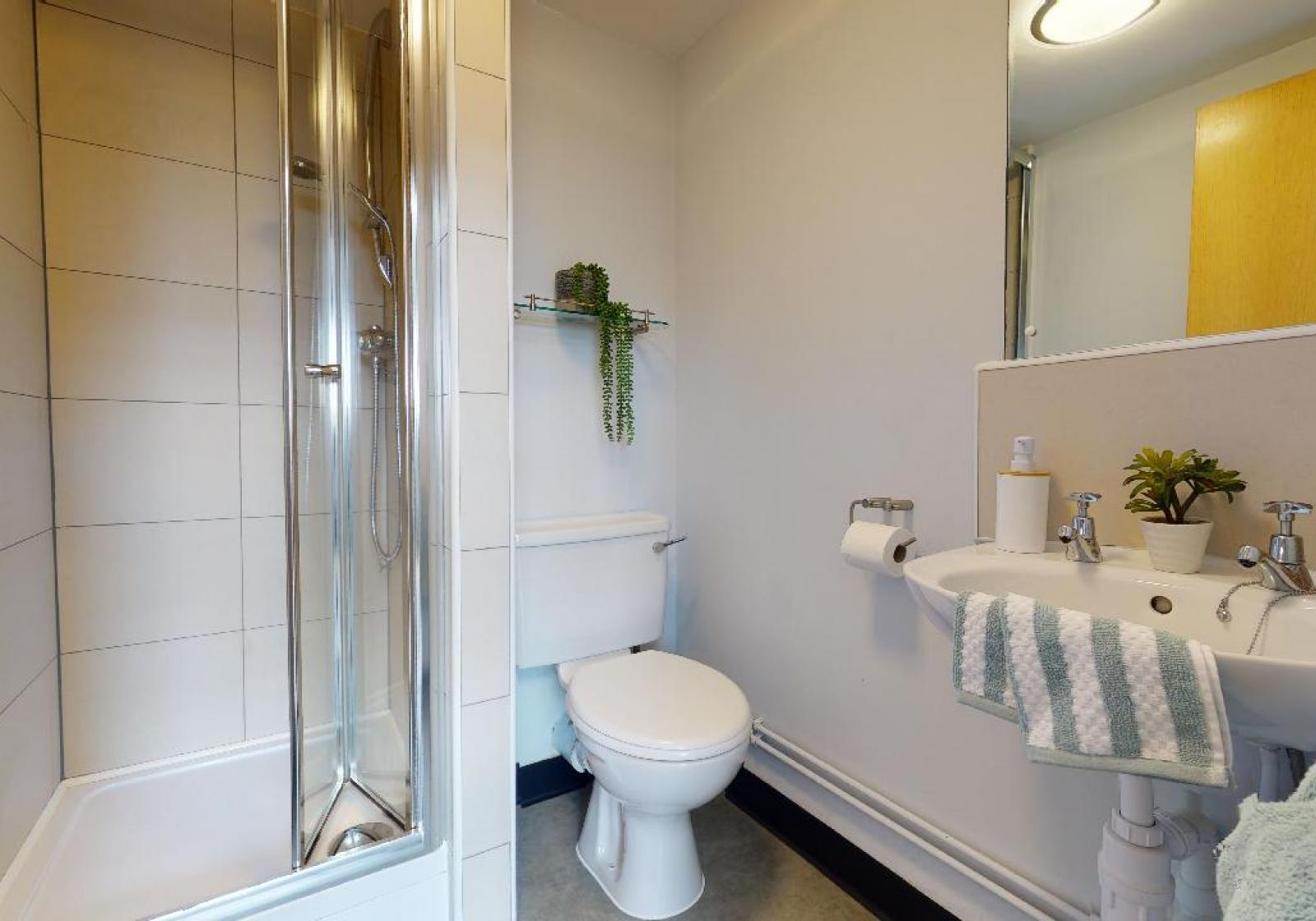 Diamond En-Suite - iQ Exchange - Gallery - 3