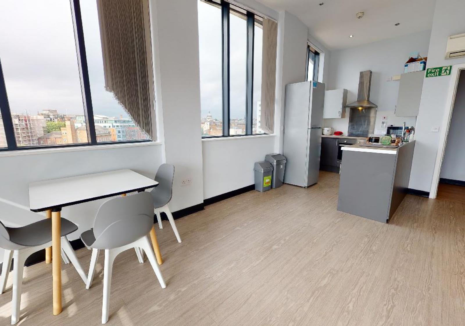  Penthouse En-Suite  -  iQ Exchange  - Gallery -  3