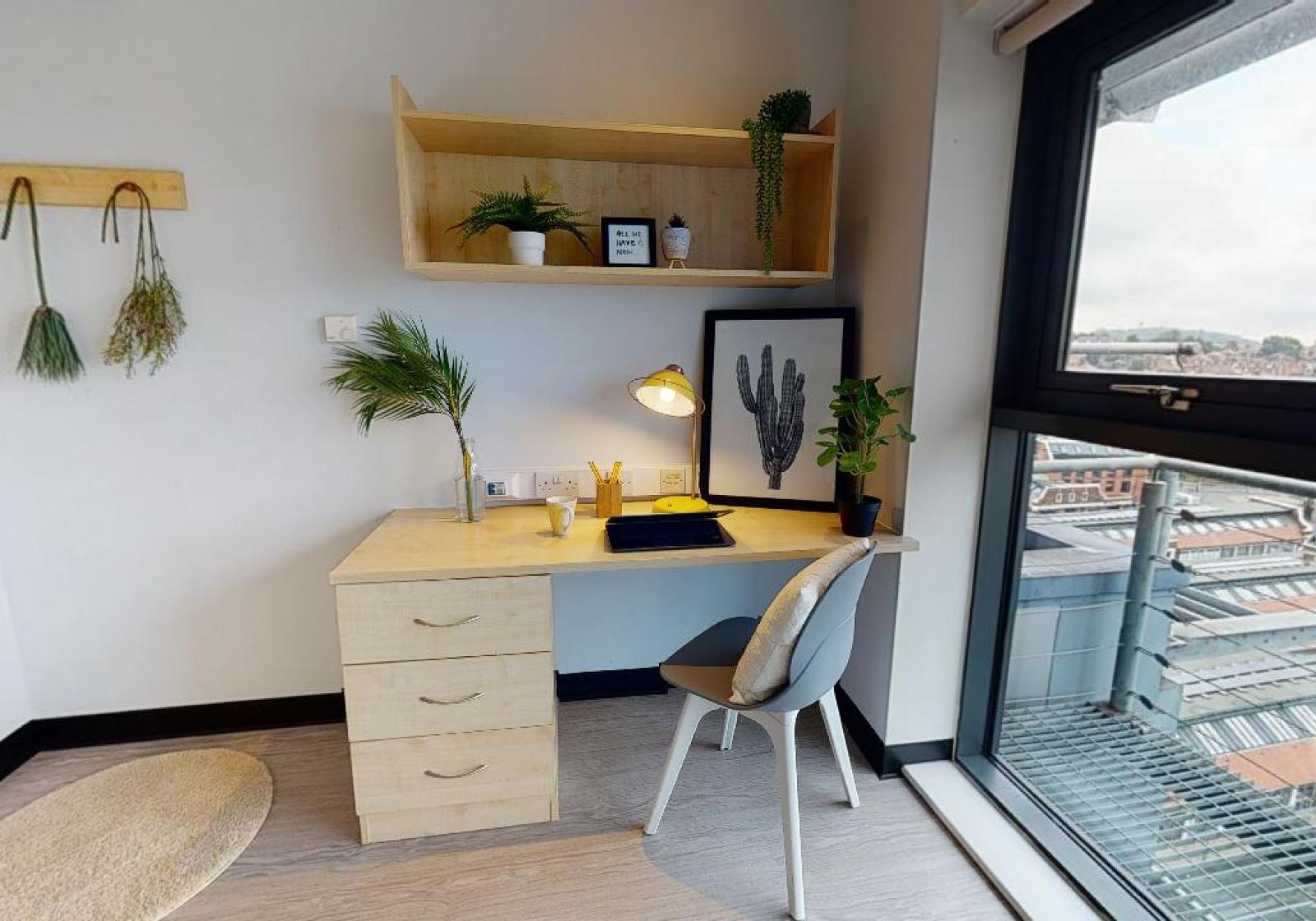 Penthouse En-Suite - iQ Exchange - Gallery - 2