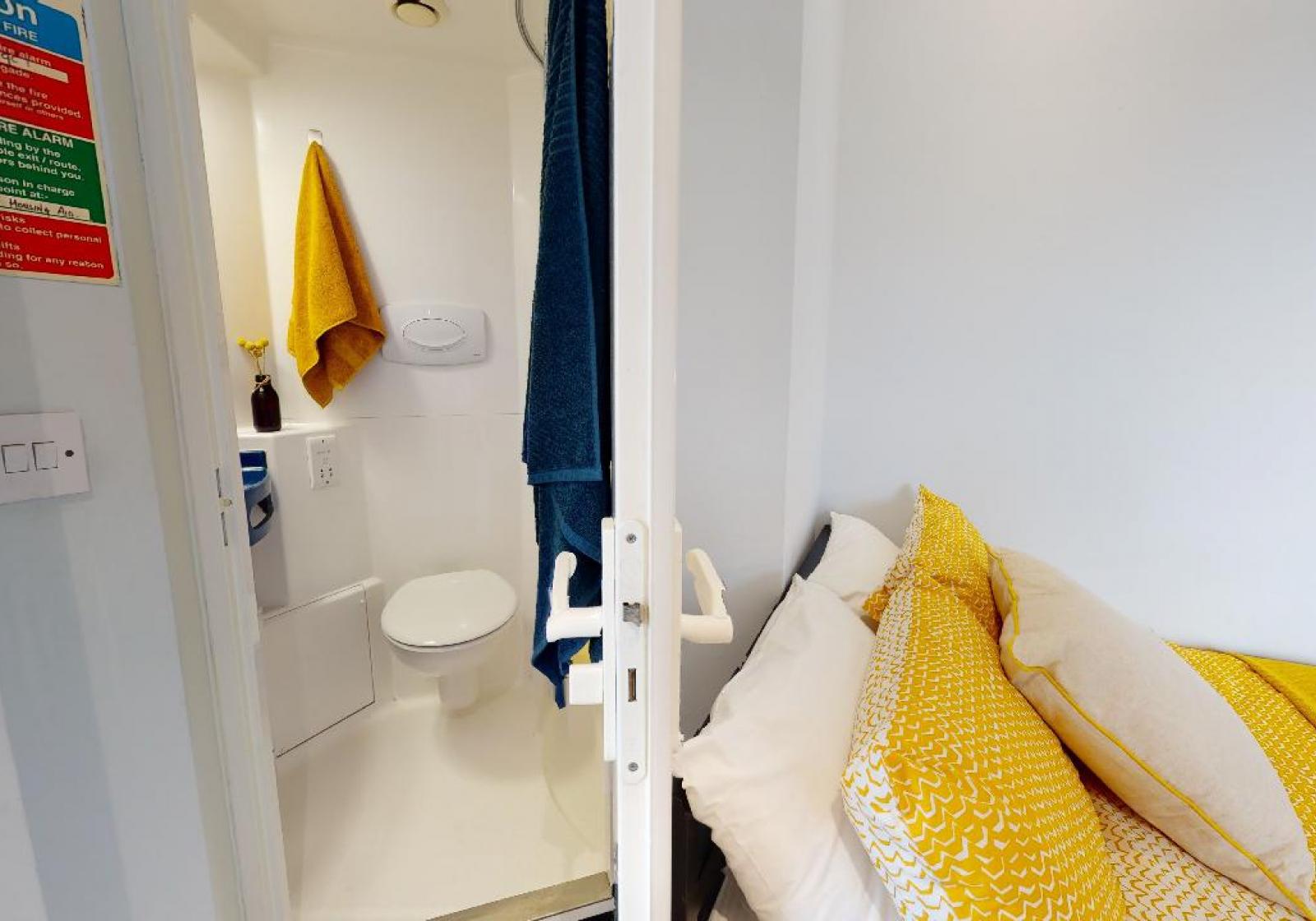 Penthouse En-Suite - iQ Exchange - Gallery - 6