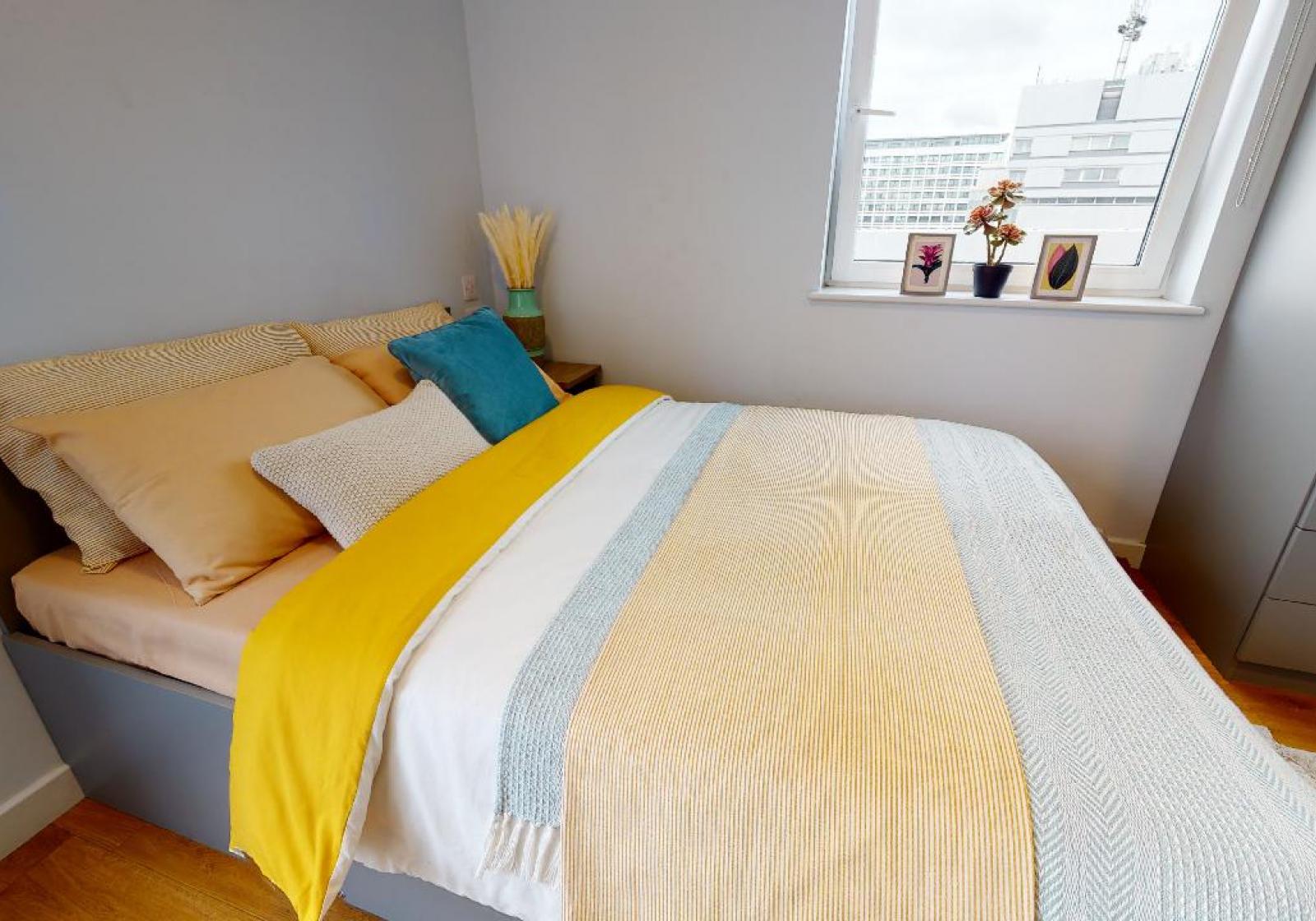  Penthouse En-Suite Plus  -  iQ Collingwood  - Gallery -  1