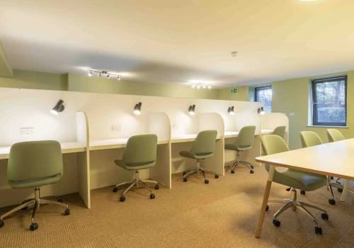 اي كيو ليدز