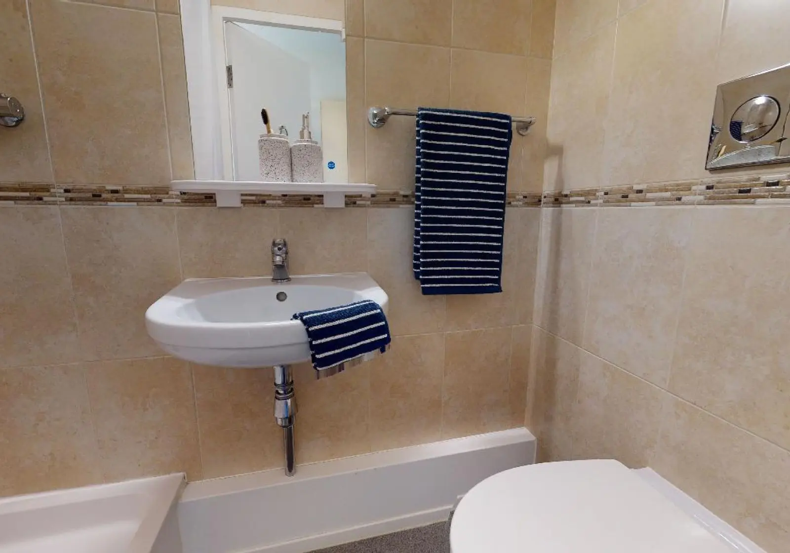  Bronze En-Suite  -  IQ Parker House  - Gallery -  5