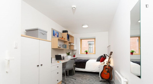 Nice double ensuite bedroom, in a residence near York St John University