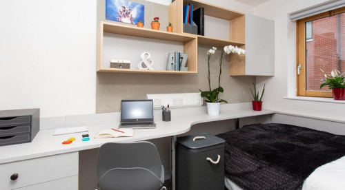 Nice double ensuite bedroom, in a residence near York St John University