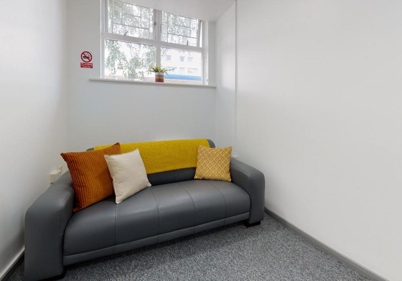 Gold Room - iQ Stephenson House - Gallery - 7