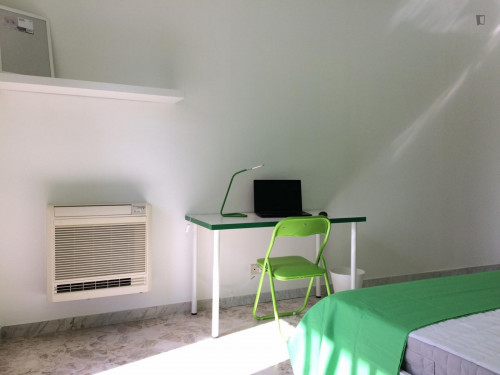 Cozy double bedroom near Quintino Sella metro station