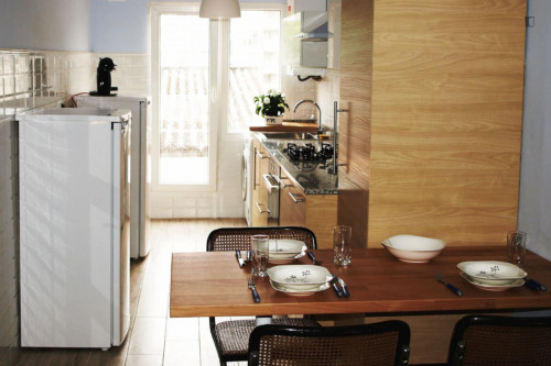 Lovely single bedroom in a 3-bedroom apartment near Jardines del Campillín