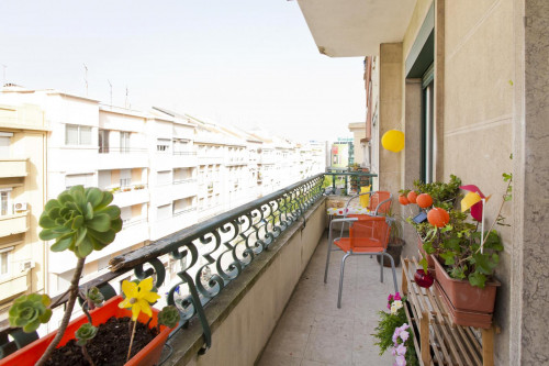 Colourful single bedroom in São Sebastião da Pedreira  - Gallery -  5