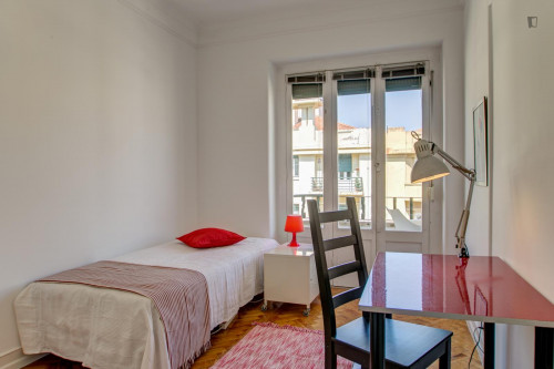 Colourful single bedroom in São Sebastião da Pedreira