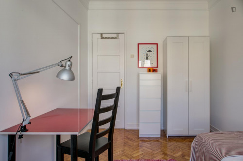 Colourful single bedroom in São Sebastião da Pedreira