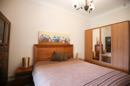 Appealing double bedroom near Areeiro metro