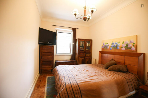 Appealing double bedroom near Areeiro metro