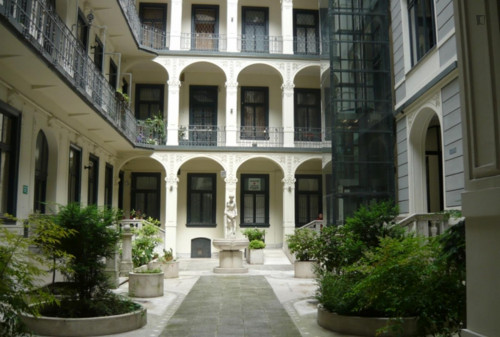 Cozy 1-bedroom apartment near Arany János Street metro station - Gallery - 9