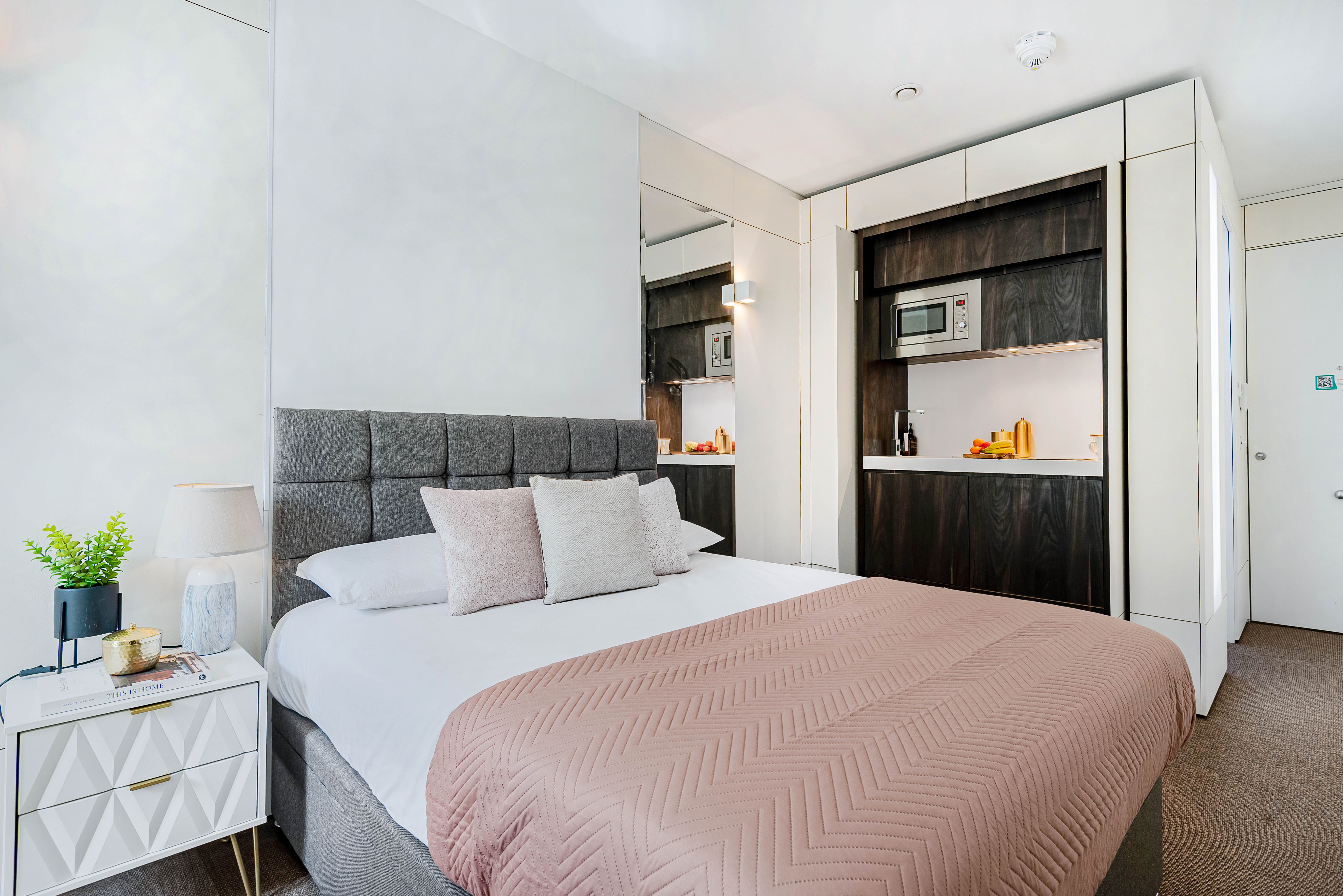  Classic Plus Studio  -  Gravity Co Hounslow Central  - Gallery -  2