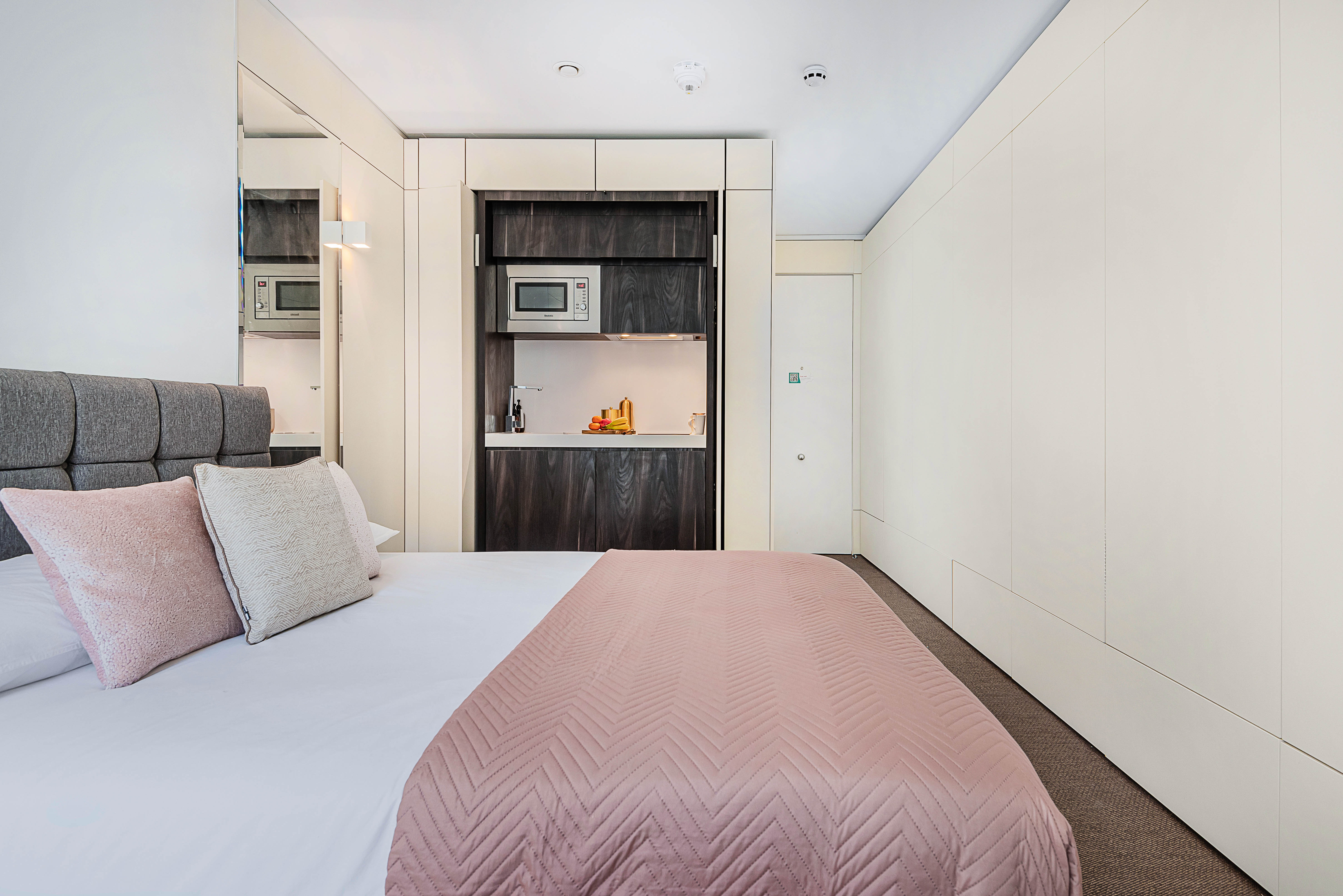  Classic Plus Studio  -  Gravity Co Hounslow Central  - Gallery -  1