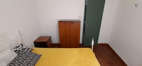 Bright single bedroom in Barreira