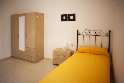 Trendy single bedroom minutes walking to Universidad de Cádiz