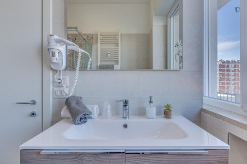 Comfortable ensuite double bedroom in 4-bedroom apartment - Gallery - 7