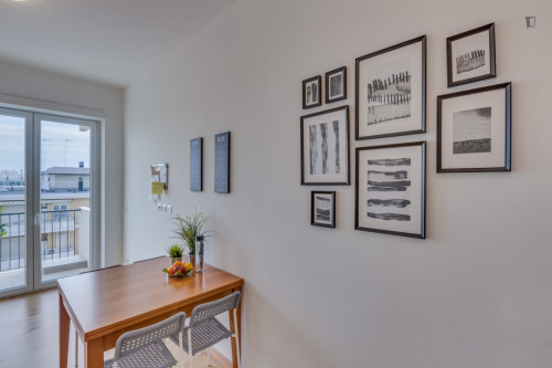 Comfortable ensuite double bedroom in 4-bedroom apartment - Gallery - 9