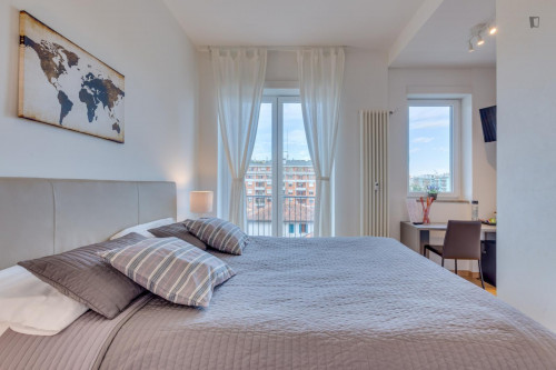 Comfortable ensuite double bedroom in 4-bedroom apartment