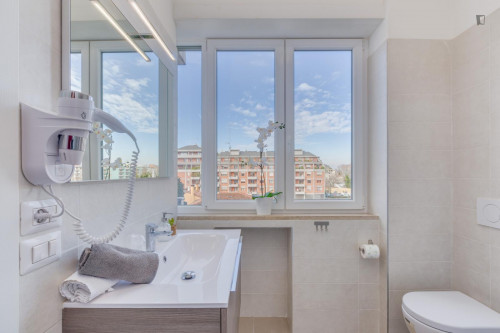 Comfortable ensuite double bedroom in 4-bedroom apartment - Gallery - 13