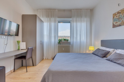 Spacious and full of light double bedroom with private bathroom, in 4 rooms apartment - Gallery - 5